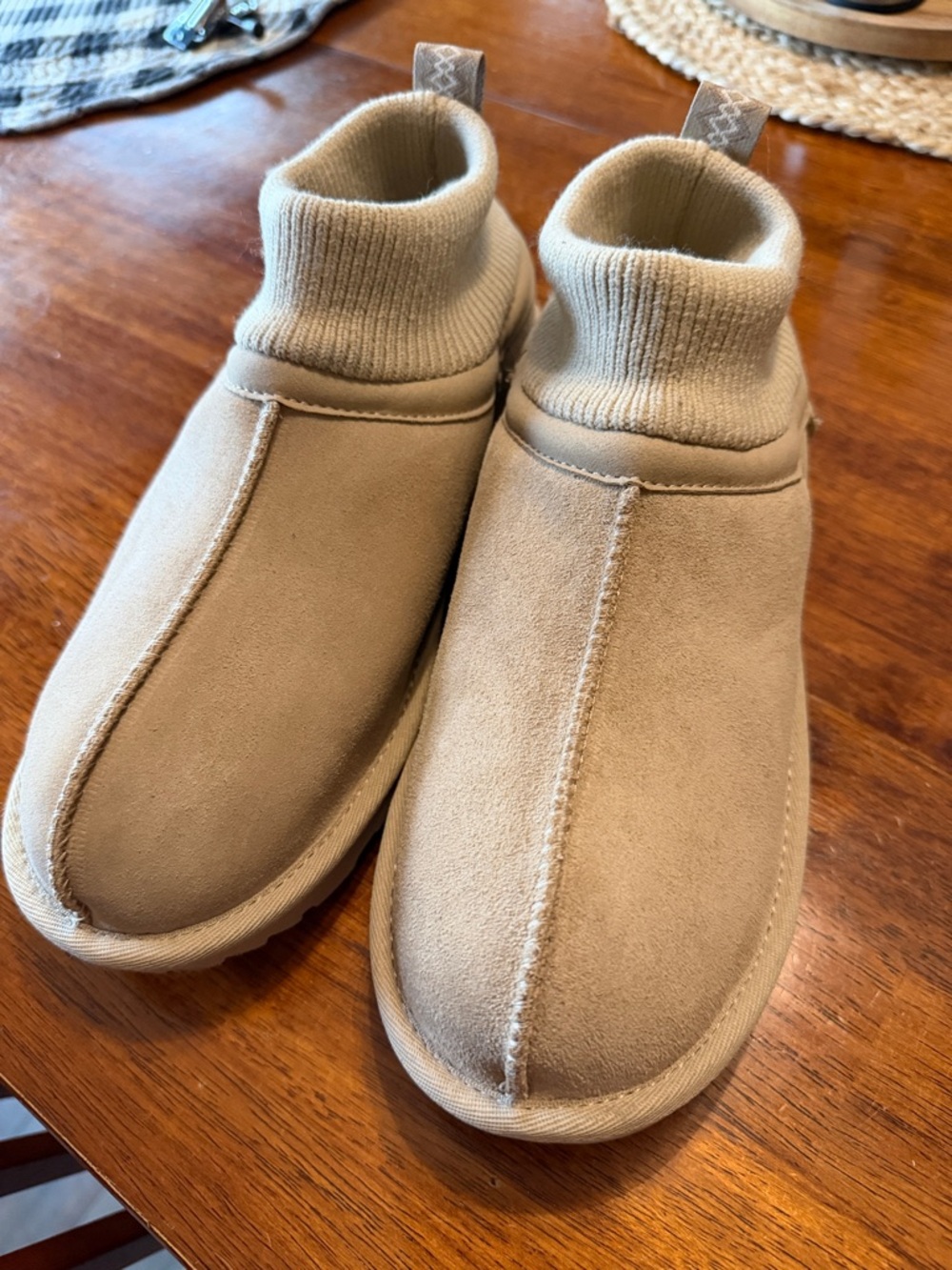 UGG Tan Knit-Cuff Slip-On Shearling Mules Girls Sz 6 Ladies Sz 7.5.    Box39 - Picture 2 of 6